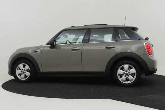 MINI Mini 1.5 102PK One | 1e Eigenaar ! | 100% Dealeronderhouden | Panorama Dak | Airco | Bluetooth | Parkeersensoren Voor En Achter | 15'