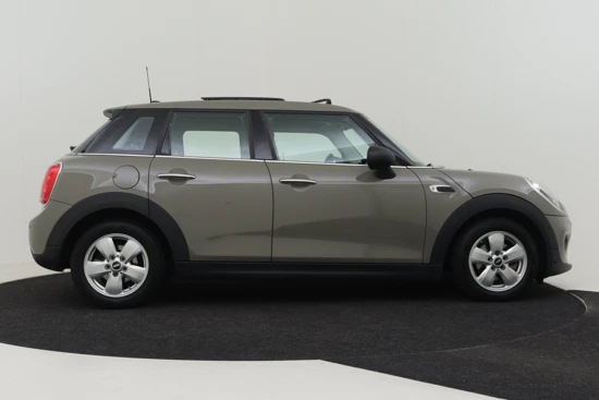 MINI Mini 1.5 102PK One | 1e Eigenaar ! | 100% Dealeronderhouden | Panorama Dak | Airco | Bluetooth | Parkeersensoren Voor En Achter | 15'