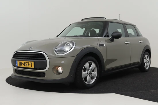 MINI Mini 1.5 102PK One | 1e Eigenaar ! | 100% Dealeronderhouden | Panorama Dak | Airco | Bluetooth | Parkeersensoren Voor En Achter | 15'