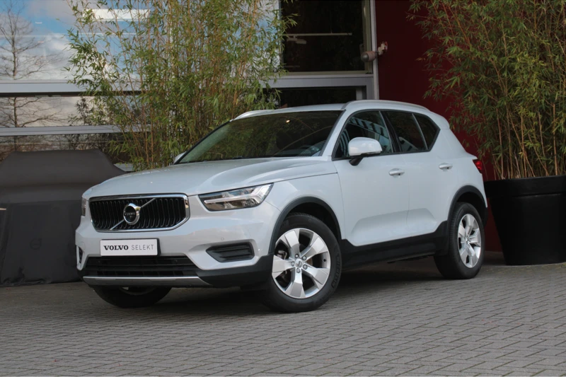 Volvo XC40 1.5 T3 Momentum Pro| Rondom camera| Elektrische achterklep| Dodehoek sensoren| prachtige auto!