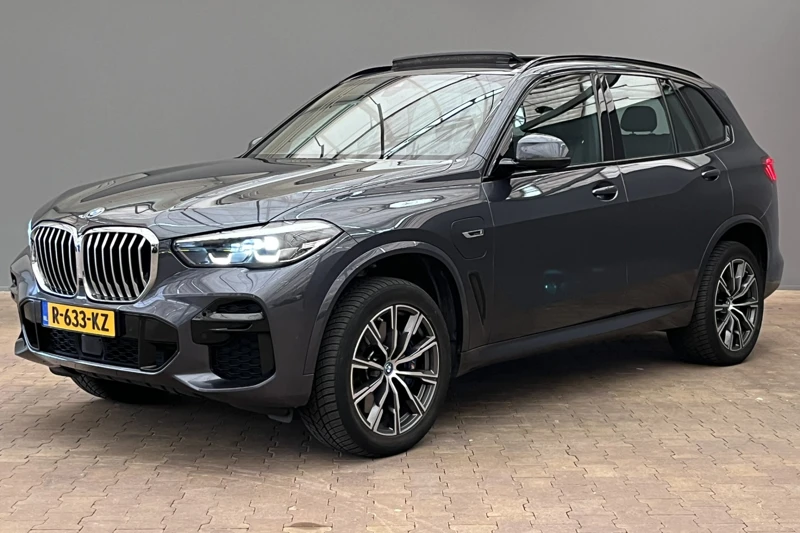 BMW X5 xDrive45e High Executive | Panorama Dak | Luchtvering | Camera | Stuur- en Stoelverwarming | Vol Leder! | Elek. Stoel | Camera |