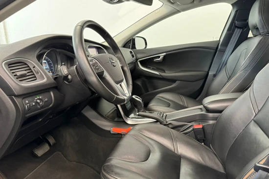 Volvo V40 Cross Country T3 Polar+ Luxury | Panoramadak | BLIS | Cruise Adaptief | Park Assist Pilot | DAB | Camera | Verwarmbare voorruit