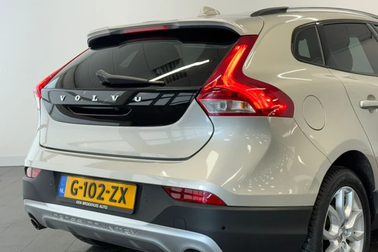 Volvo V40 Cross Country T3 Polar+ Luxury | Panoramadak | BLIS | Cruise Adaptief | Park Assist Pilot | DAB | Camera | Verwarmbare voorruit