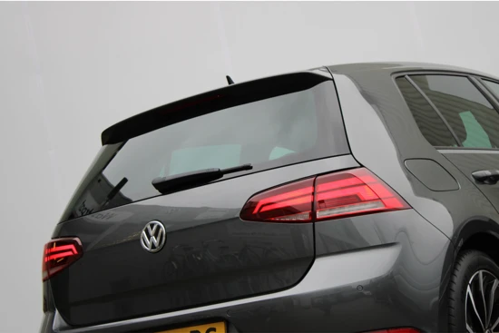 Volkswagen Golf Highline 1.4 TSI DSG Automaat | Dealeronderhouden | Trekhaak | Panorama Dak | Stoel/stuur verwarming | Navigatie | Camera