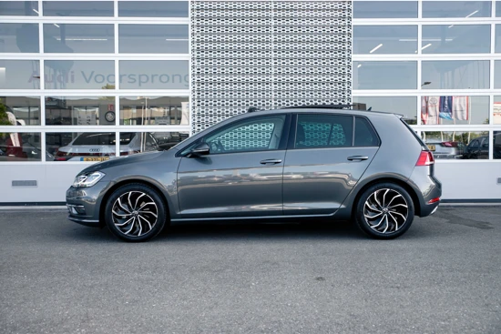 Volkswagen Golf Highline 1.4 TSI DSG Automaat | Dealeronderhouden | Trekhaak | Panorama Dak | Stoel/stuur verwarming | Navigatie | Camera