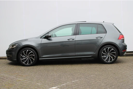 Volkswagen Golf Highline 1.4 TSI DSG Automaat | Dealeronderhouden | Trekhaak | Panorama Dak | Stoel/stuur verwarming | Navigatie | Camera