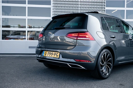 Volkswagen Golf Highline 1.4 TSI DSG Automaat | Dealeronderhouden | Trekhaak | Panorama Dak | Stoel/stuur verwarming | Navigatie | Camera