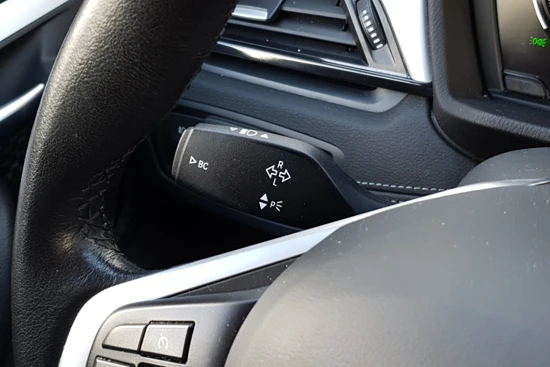 BMW X2 sDrive18i High Executive | Trekhaak | Navigatie | Stoelverwarming | Elektrische Achterklep | 18 inch |