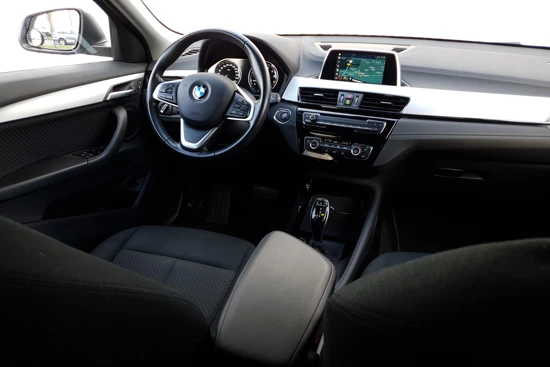 BMW X2 sDrive18i High Executive | Trekhaak | Navigatie | Stoelverwarming | Elektrische Achterklep | 18 inch |