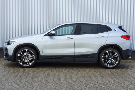 BMW X2 sDrive18i High Executive | Trekhaak | Navigatie | Stoelverwarming | Elektrische Achterklep | 18 inch |