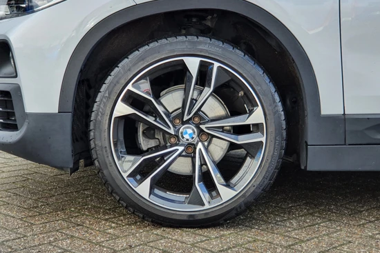 BMW X2 sDrive18i High Executive | Trekhaak | Navigatie | Stoelverwarming | Elektrische Achterklep | 18 inch |