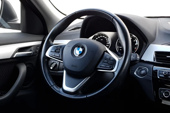 BMW X2 sDrive18i High Executive | Trekhaak | Navigatie | Stoelverwarming | Elektrische Achterklep | 18 inch |