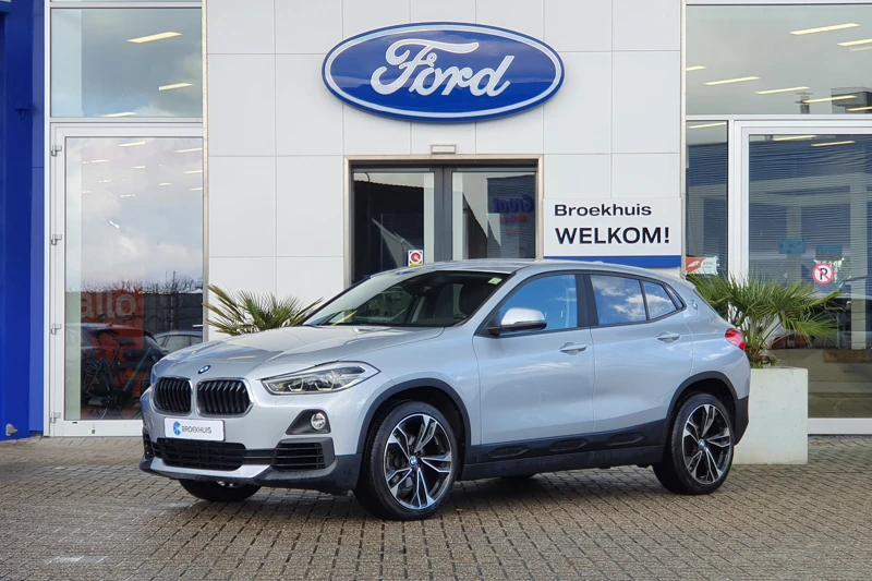 BMW X2 sDrive18i High Executive | Trekhaak | Navigatie | Stoelverwarming | Elektrische Achterklep | 18 inch |