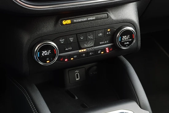 Ford Focus Wagon 1.0 Titanium X Business | B&O Audio | Camera | Stoelverwarming | BLIS Dodehoekdetectie |