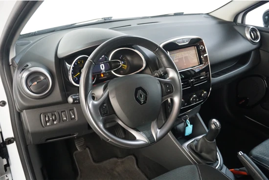 Renault Clio Estate 0.9 TCe Night&Day | Navi | PDC | Bluetooth | Lichtmetaal | Dealer Onderhouden | Zeer Nette Auto! |