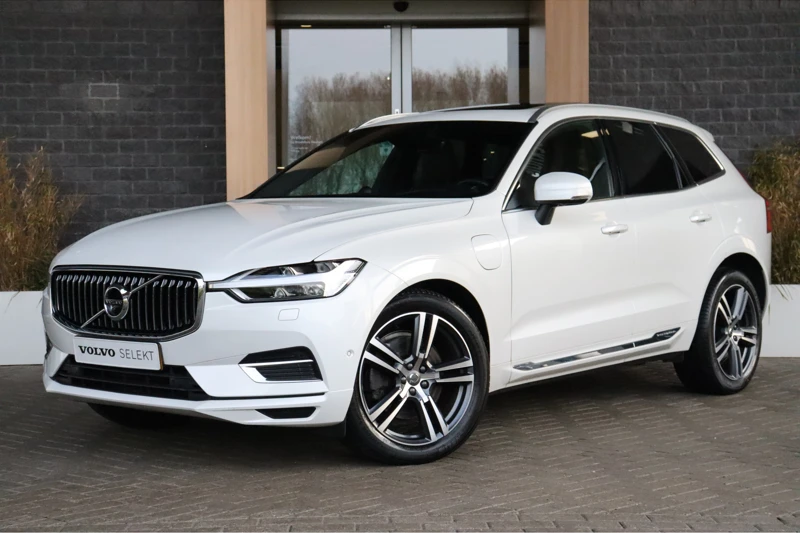 Volvo XC60 T8 AWD Recharge Inscription | Bowers & Wilkins | Luchtvering | Trekhaak | 360° Camera | Head-Up Display | Standkachel met Volvo