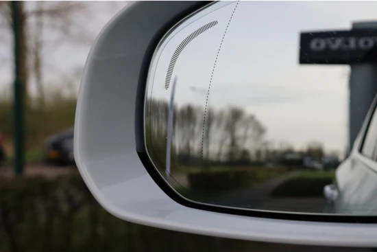 Volvo XC60 T8 AWD Recharge Inscription | Bowers & Wilkins | Luchtvering | Trekhaak | 360° Camera | Head-Up Display | Standkachel met Volvo