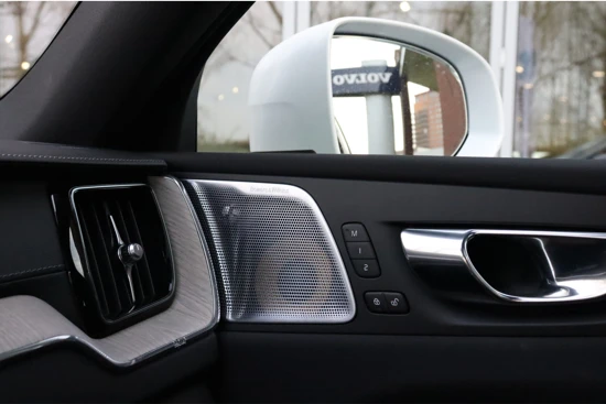 Volvo XC60 T8 AWD Recharge Inscription | Bowers & Wilkins | Luchtvering | Trekhaak | 360° Camera | Head-Up Display | Standkachel met Volvo