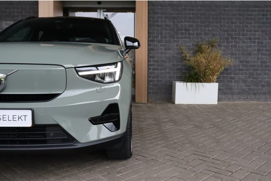 Volvo XC40 Recharge Core | SEPP Subsidie! | Trekhaak | Stoel en Stuurwielverwarming | All Season banden | Parkeercamera | Parkeersensoren v