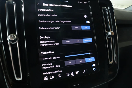 Volvo XC40 Recharge Core | SEPP Subsidie! | Trekhaak | Stoel en Stuurwielverwarming | All Season banden | Parkeercamera | Parkeersensoren v