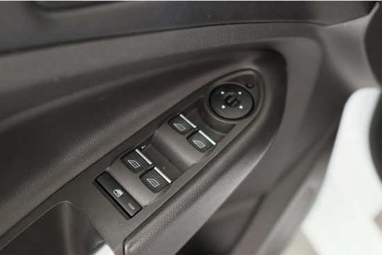 Ford Kuga 1.5 Titanium Styling Pack | Navi | Camera | Clima | Elektrische Achterklep | Parkeersensoren V+A | Keyless | Lichtmetalen Velgen
