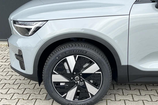 Volvo XC40 Single Motor Extended Range Plus 82 kWh | Direct Leverbaar! | Luxe stoelen | Camera | Verwarmbare Stoelen en Stuur | Warmtepomp