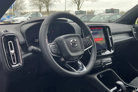 Volvo XC40 Single Motor Extended Range Plus 82 kWh | Direct Leverbaar! | Luxe stoelen | Camera | Verwarmbare Stoelen en Stuur | Warmtepomp