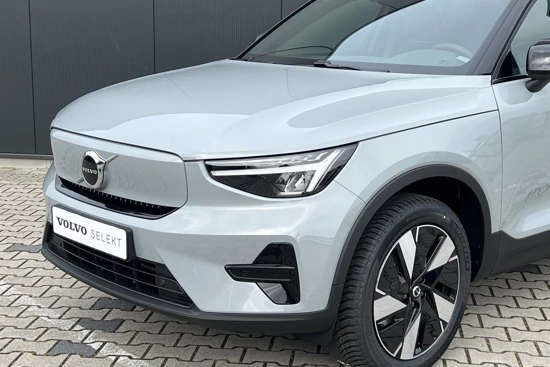 Volvo XC40 Single Motor Extended Range Plus 82 kWh | Direct Leverbaar! | Luxe stoelen | Camera | Verwarmbare Stoelen en Stuur | Warmtepomp