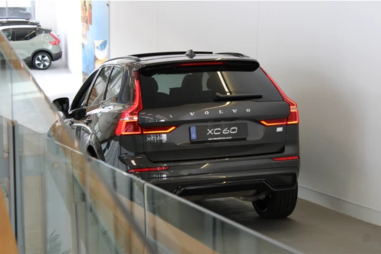 Volvo XC60 T6 350PK AWD Ultra Dark | Luchtvering | Massage | Gelam Glas | Compleet! | 22'' | 360º view