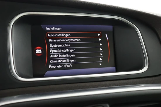 Volvo V40 T4 Summum | Elektrisch verstelbare voorstoel | Trekhaak vast | Lederen interieur | Stoelverwarming | Climate Control | High Perf