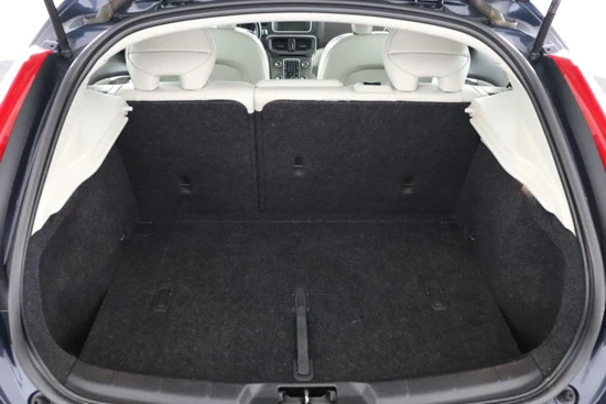 Volvo V40 T4 Summum | Elektrisch verstelbare voorstoel | Trekhaak vast | Lederen interieur | Stoelverwarming | Climate Control | High Perf