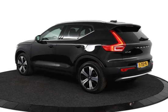 Volvo XC40 RECHARGE T4 | Cruise control | Parkassist camera | Semi elektrische trekhaak | Stoel & stuurwielverwarming | Keyless entry |