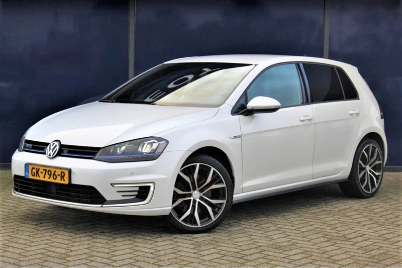 Volkswagen Golf 1.4 TSI GTE | Adaptive Cruise C. | 18" LMV | Trekhaak| Navi | Climate | PDC V+A |