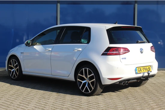 Volkswagen Golf 1.4 TSI GTE | Adaptive Cruise C. | 18" LMV | Trekhaak| Navi | Climate | PDC V+A |