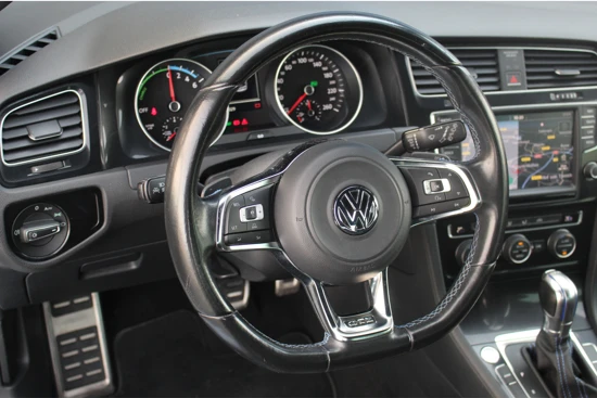 Volkswagen Golf 1.4 TSI GTE | Adaptive Cruise C. | 18" LMV | Trekhaak| Navi | Climate | PDC V+A |