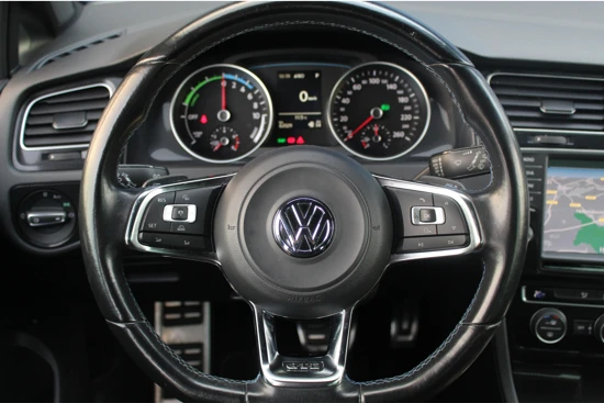 Volkswagen Golf 1.4 TSI GTE | Adaptive Cruise C. | 18" LMV | Trekhaak| Navi | Climate | PDC V+A |