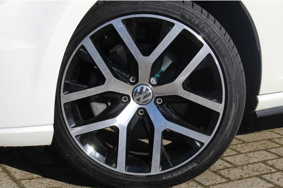 Volkswagen Golf 1.4 TSI GTE | Adaptive Cruise C. | 18" LMV | Trekhaak| Navi | Climate | PDC V+A |