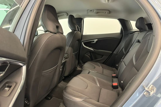 Volvo V40 T3 Nordic+ | Parkeerverwarming | Voorstoelen en voorruit verwarming | Reservewiel |