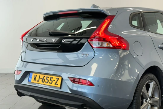 Volvo V40 T3 Nordic+ | Parkeerverwarming | Voorstoelen en voorruit verwarming | Reservewiel |