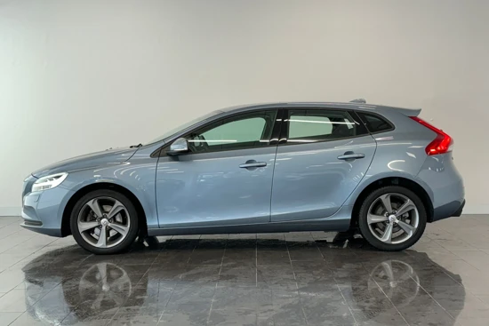 Volvo V40 T3 Nordic+ | Parkeerverwarming | Voorstoelen en voorruit verwarming | Reservewiel |