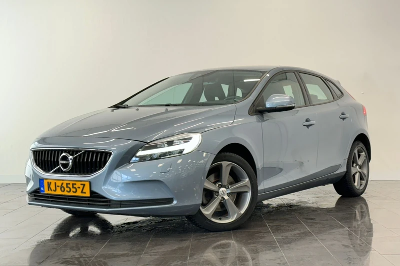 Volvo V40 T3 Nordic+ | Parkeerverwarming | Voorstoelen en voorruit verwarming | 17"velgen | Reservewiel |