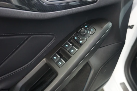Ford Focus Wagon 1.0 EcoBoost Hybrid ST Line X | Winter Pack | 18 Inch | Navigatie | Cruise | Climate Control | Snel Leverbaar | VOORRAADDE