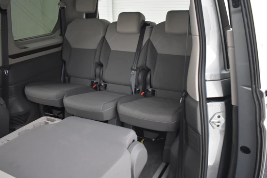 Volkswagen Multivan 7.persoons DSG/AUTO 218pk | Adaptief cruise control | Dodehoekdetectie | Trekhaak | Navigatie | Panorama dak | Led koplampen | P