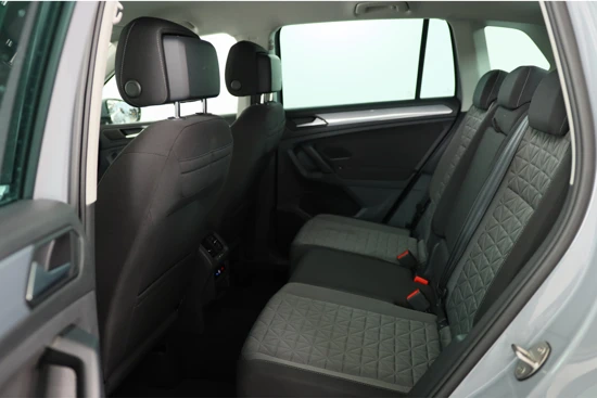 Volkswagen Tiguan 1.5 TSI Elegance | Wegklapbare Trekhaak | Camera | LED | Navi By App | Cruise Adaptive | Stoel/Stuur Verwarming