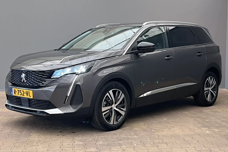 Peugeot 5008 1.2 130PK Allure Pack | Navigatie | 7 Persoons | Camera | 18'' Lichtmetaal | LED | Carplay | Clima | Cruise | Leder/Stof |