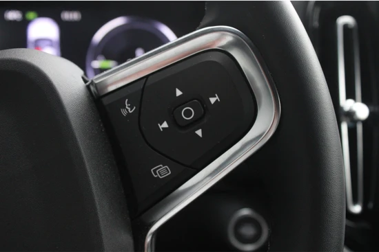 Volvo XC40 T4 Recharge Core | 19'' All season | Camera | Keyless | Getint glas | Stoel/stuurverwarming