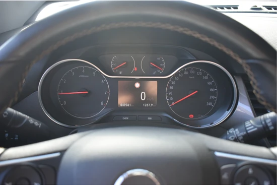 Opel Crossland X 1.2 Turbo Innovation+ 110pk | Trekhaak | Navigatie | AGR-Comfortstoelen | Parkeersensoren | Climate Control | 1e Eigenaar | Deal