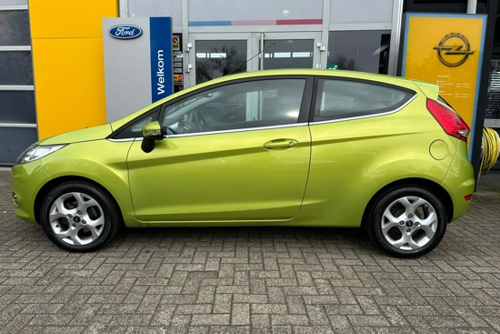 Ford Fiesta 1.25 82PK TITANIUM | 1E EIGENAAR| CLIMATE CONTROL| CRUISE CONTROL| PARKEERSENSOREN| LICHTMETALEN VELGEN| DEALERONDERHOUDEN!|