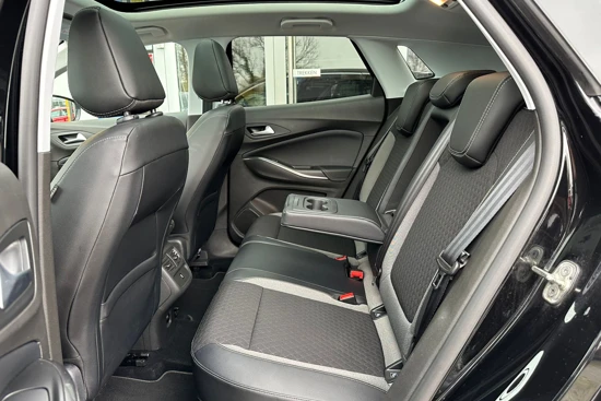 Opel Grandland X 1.2 Turbo 130PK INNOVATION+ AUTOMAAT | AGR COMFORTSTOELEN| NAVIGATIE| CRUISE CONTROL| CAMERA| PANORAMADAK| PARKEERSENSOREN|