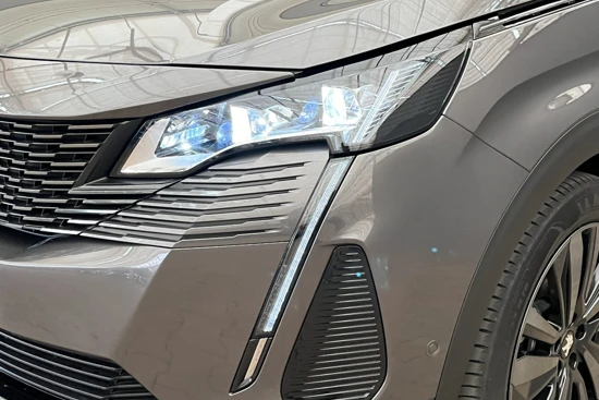 Peugeot 5008 1.6 180PK GT Pack | Trekhaak | Panoramisch Kanteldak | 19'' Lichtmetaal | 7 Persoons | Keyless | Leder\Alcantara | Navigatie | L